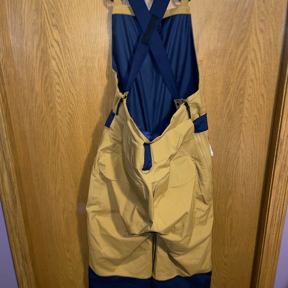 NWT Adidas Resort Two-Layer Insulated Bib Pant - Picture 2 of 6